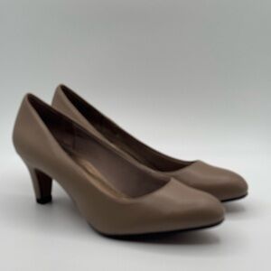 Life stride Classic Tan Women's Pumps size 8.5